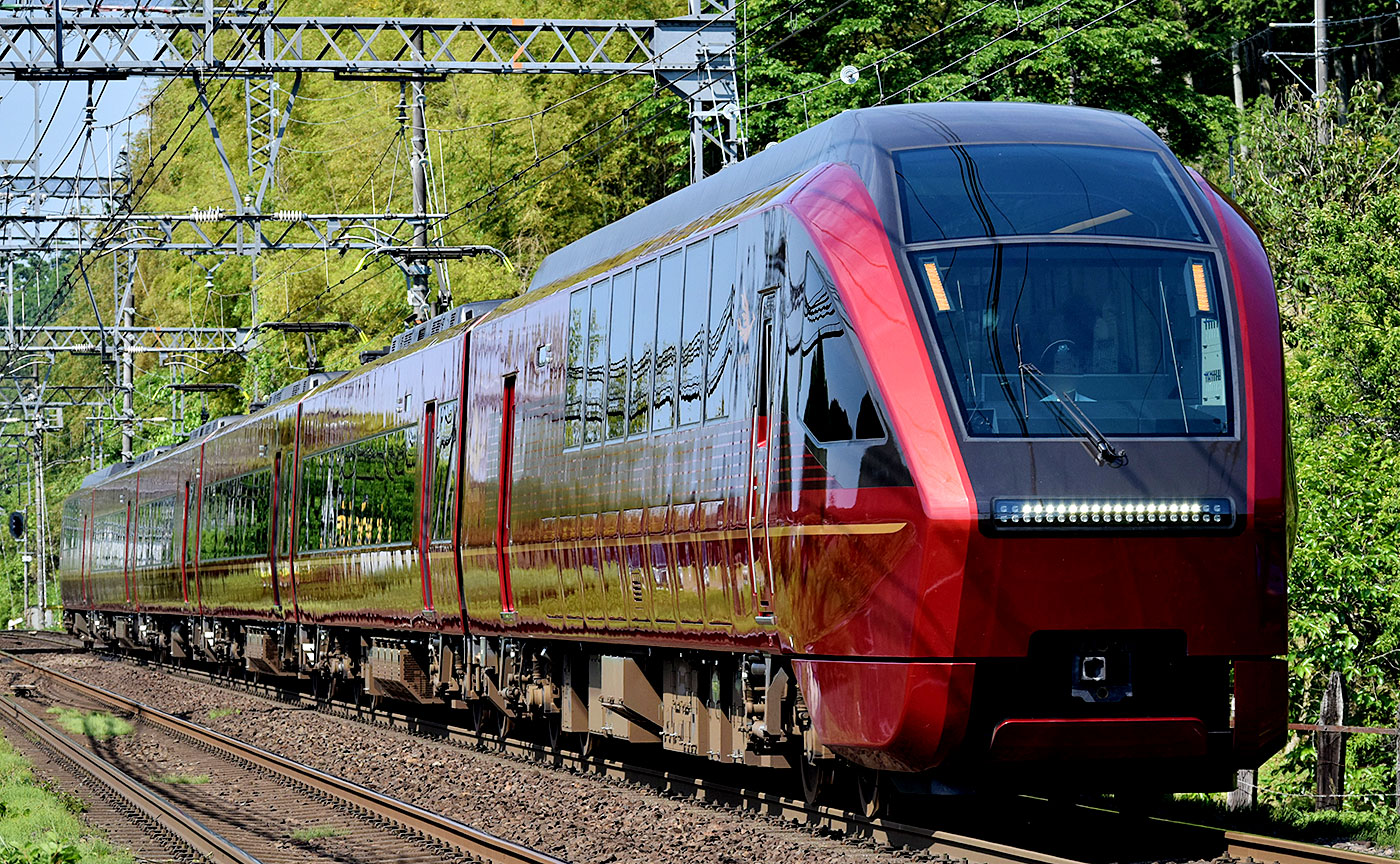 近鉄「ひのとり」夜行列車で万博へ