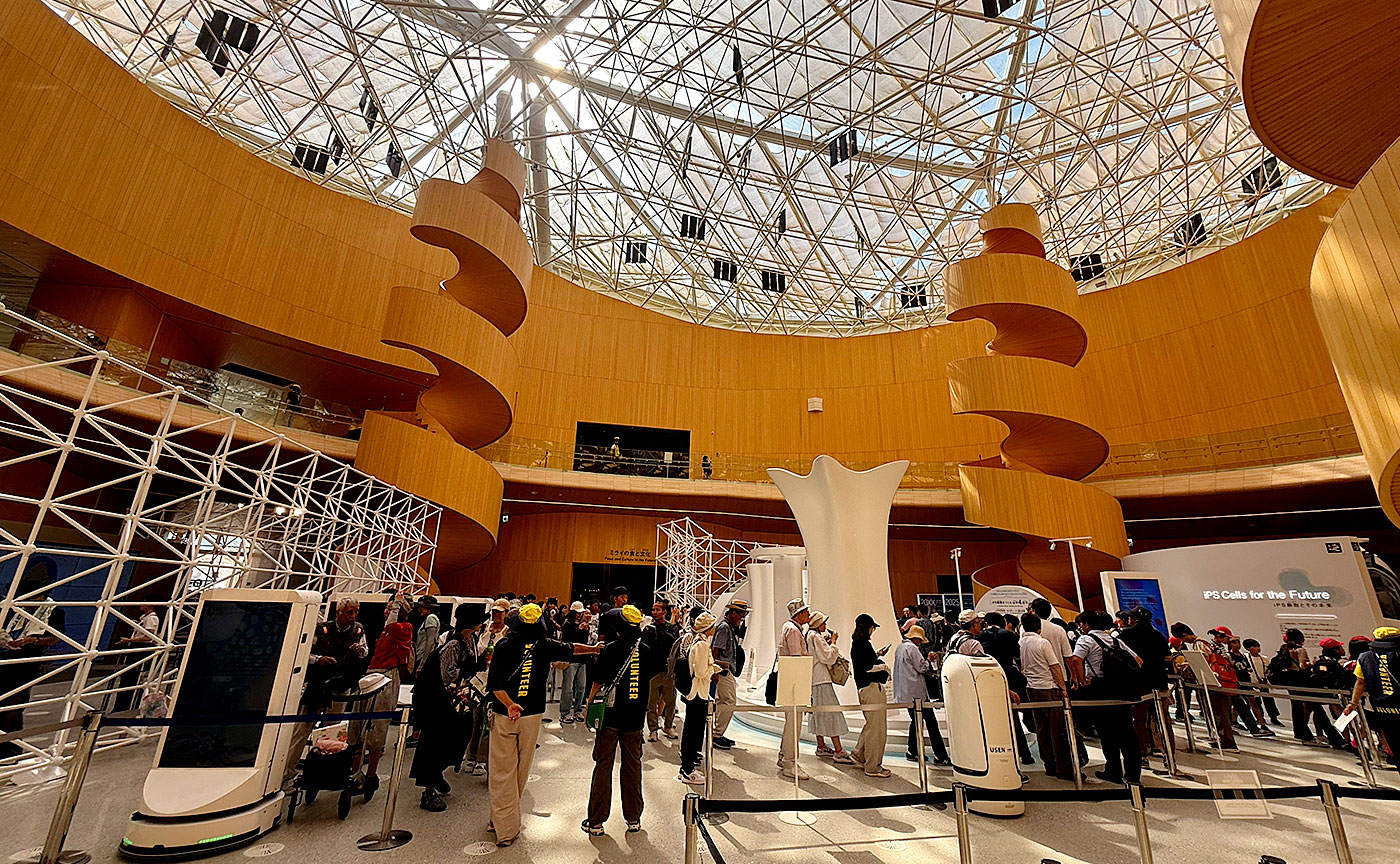 スタッフユニホームははさみで切って返却