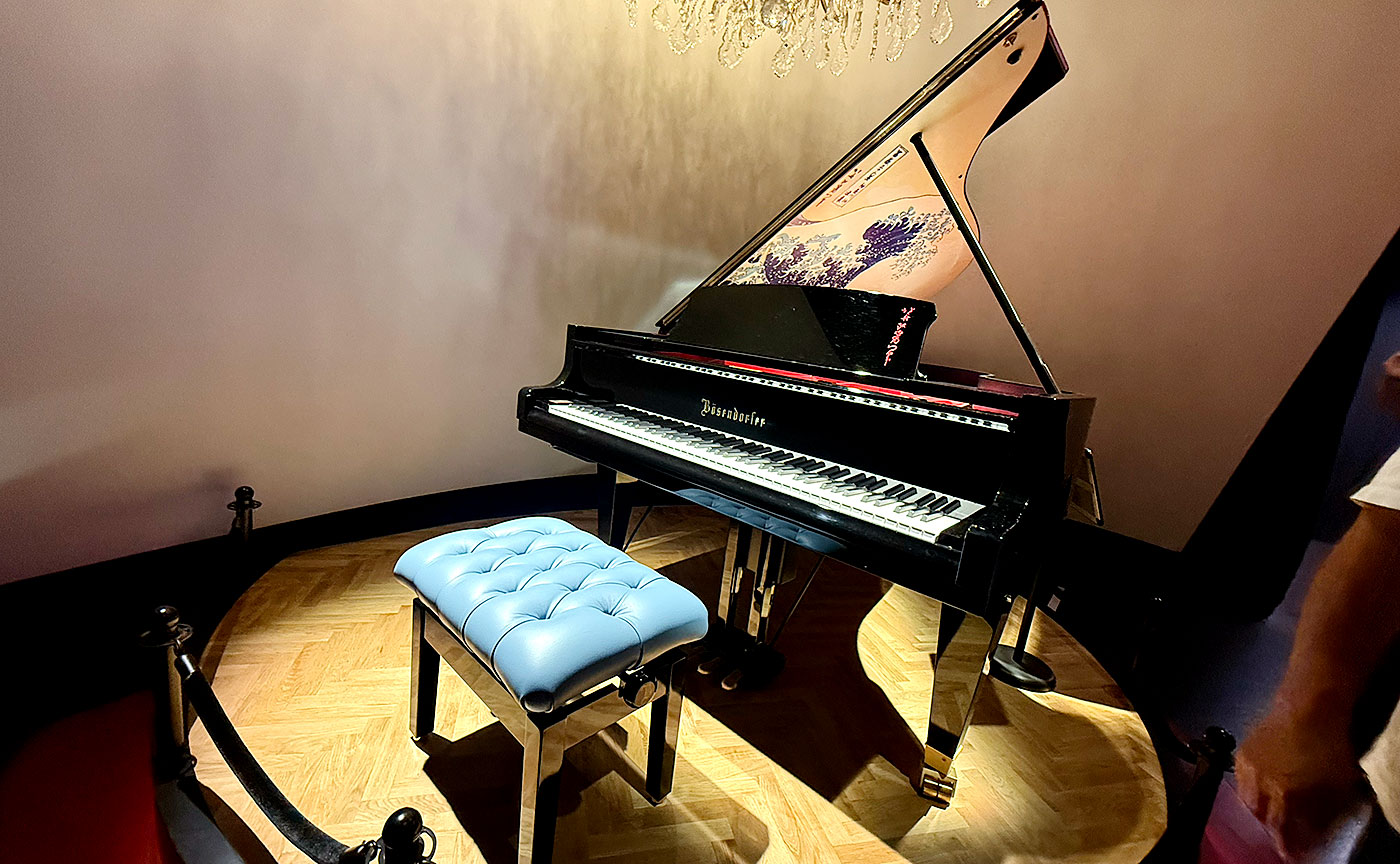 オーストリア館の浮世絵ピアノ販売