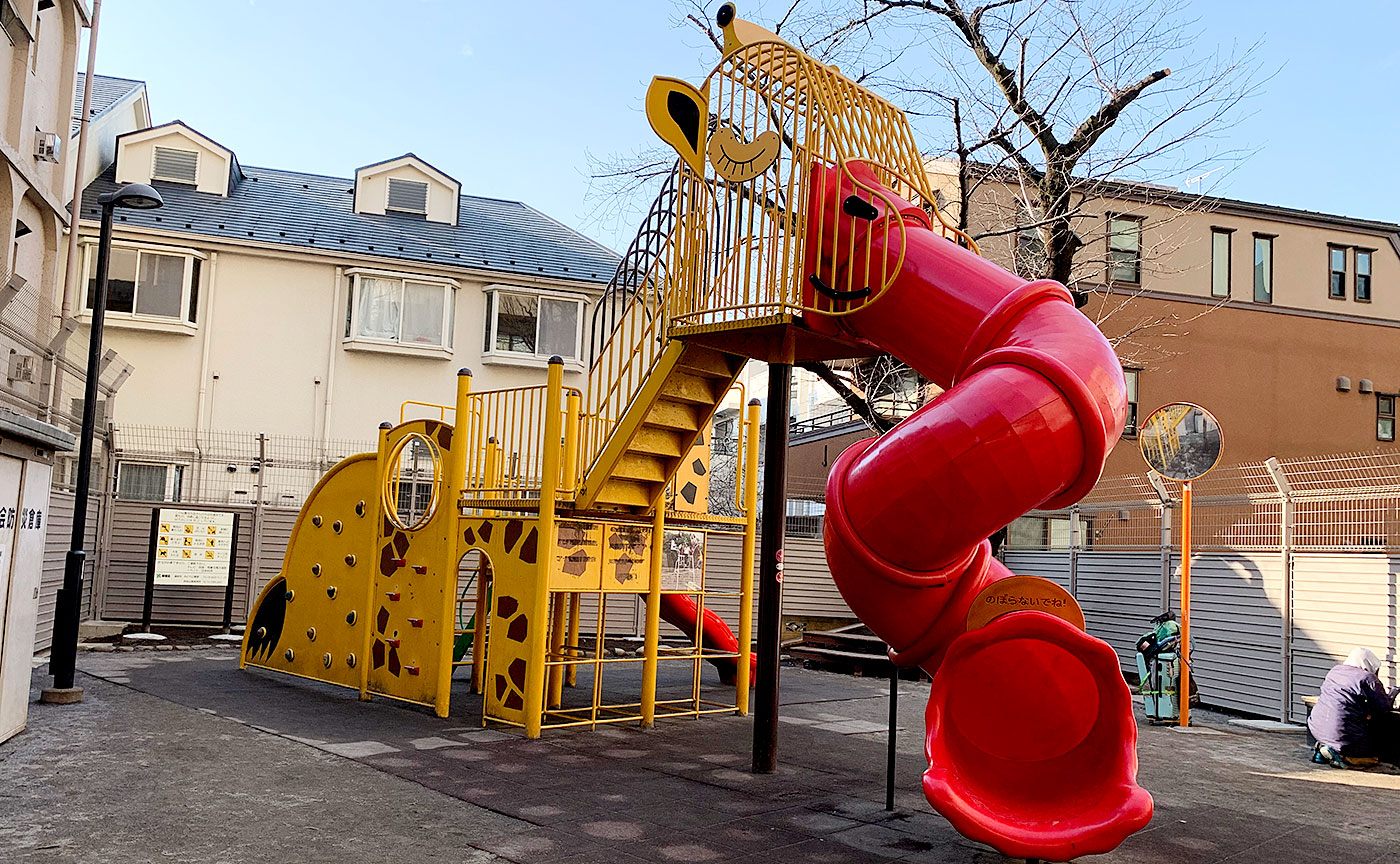 The Ever-Growing Giraffe of Nishi-Okubo Children's Park